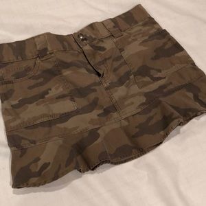 OLD NAVY CAMO SKIRT 10